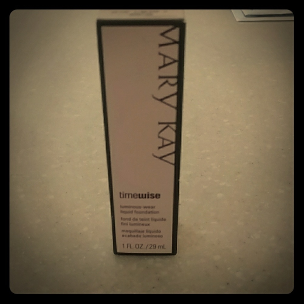 Mary Kay Timewise Luminous Foundation in Beige 2