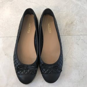 SOLD - Arezzo flat shoes