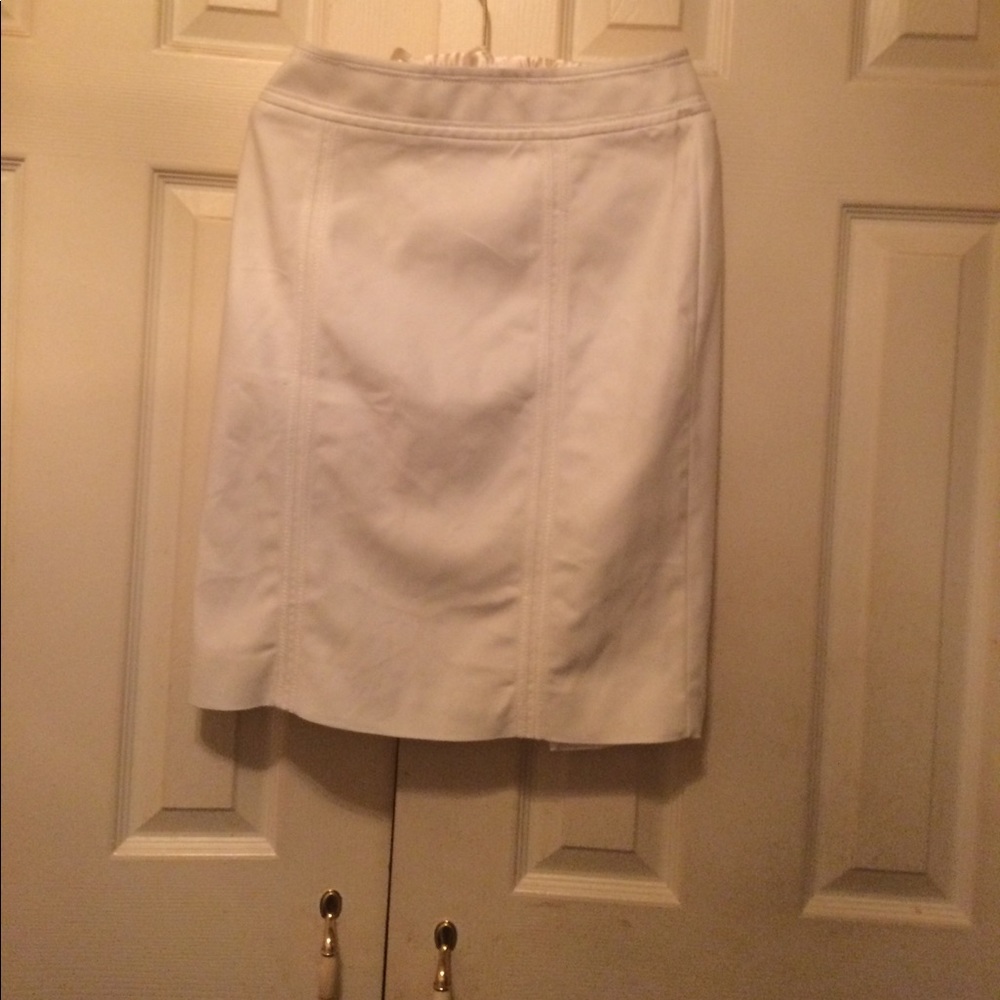 WHBM white skirt with stitching accent