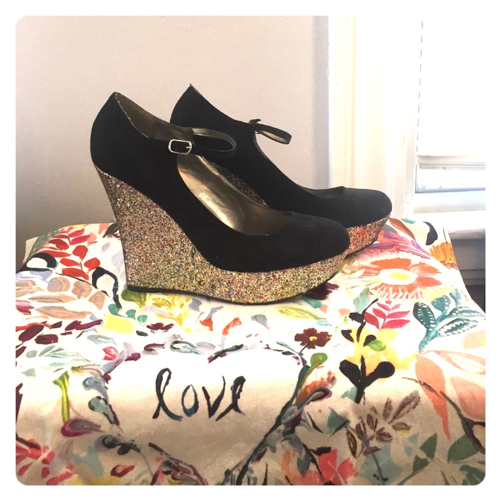 G by guess size 9 black Mary Jane glitter wedges