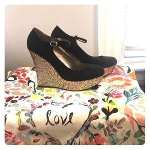 G by guess size 9 black Mary Jane glitter wedges
