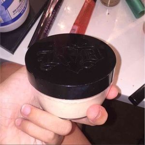 Kat von d lock it translucent setting powder