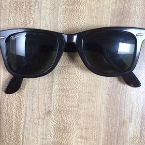 Ray Ban wayfarer tortoise