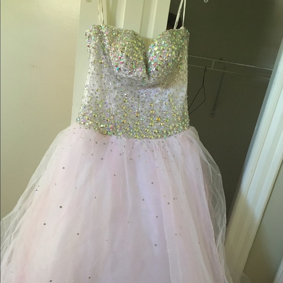 Size 10 Elegant Prom Dress - Picture 3 of 3