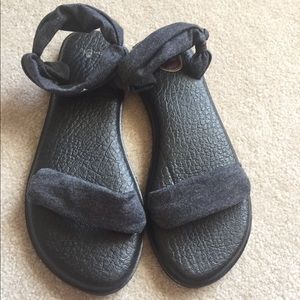 Brand new Sanuk Yoga Duet Sandals