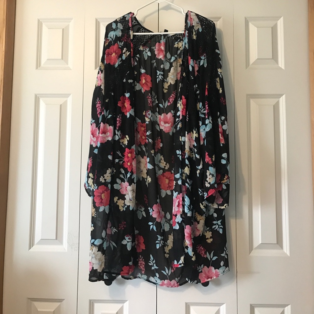 Torrid Floral Kimono NWOT