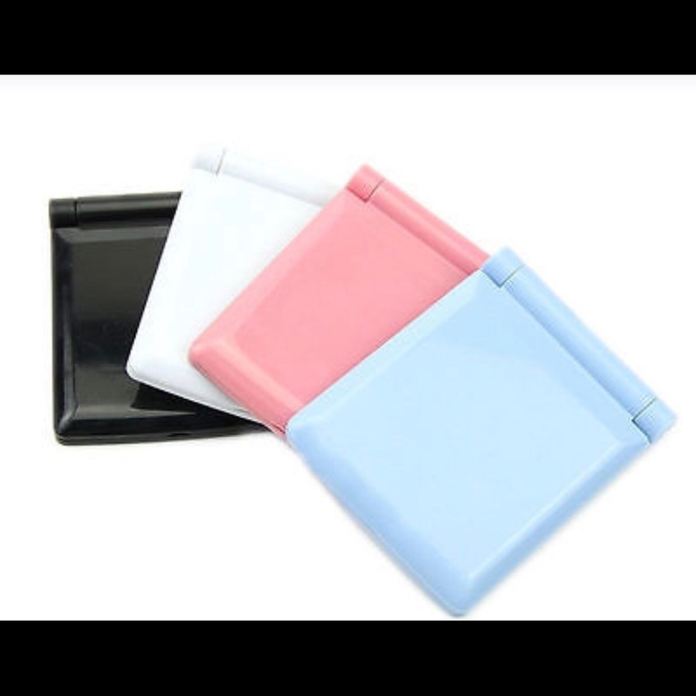 🦄Compact Lighted Mirror W/ LED lights Gift idea - Picture 6 of 7