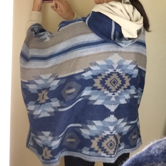 BCBG poncho - Picture 2 of 3