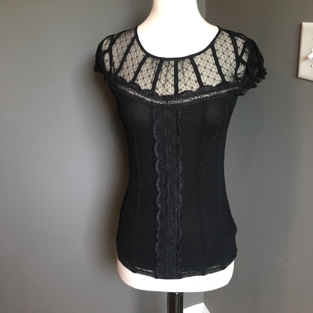 Unique black lace top Sz M