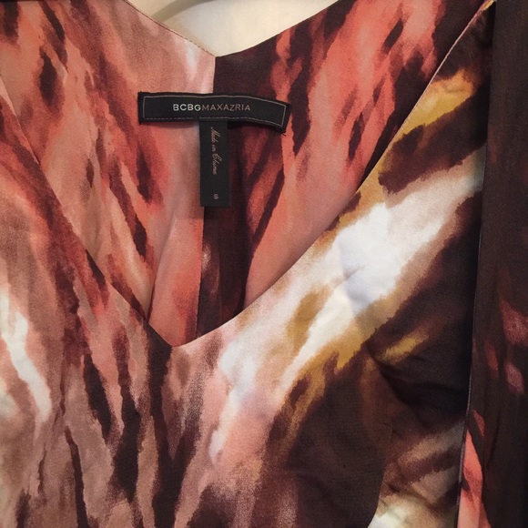 Bcbg dress. Fun and slim. Low cut - Picture 2 of 3