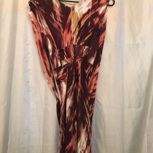 Bcbg dress. Fun and slim. Low cut - Picture 3 of 3