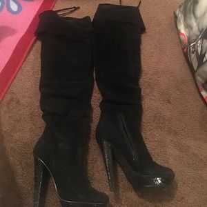 Bakers black sued over knee boots