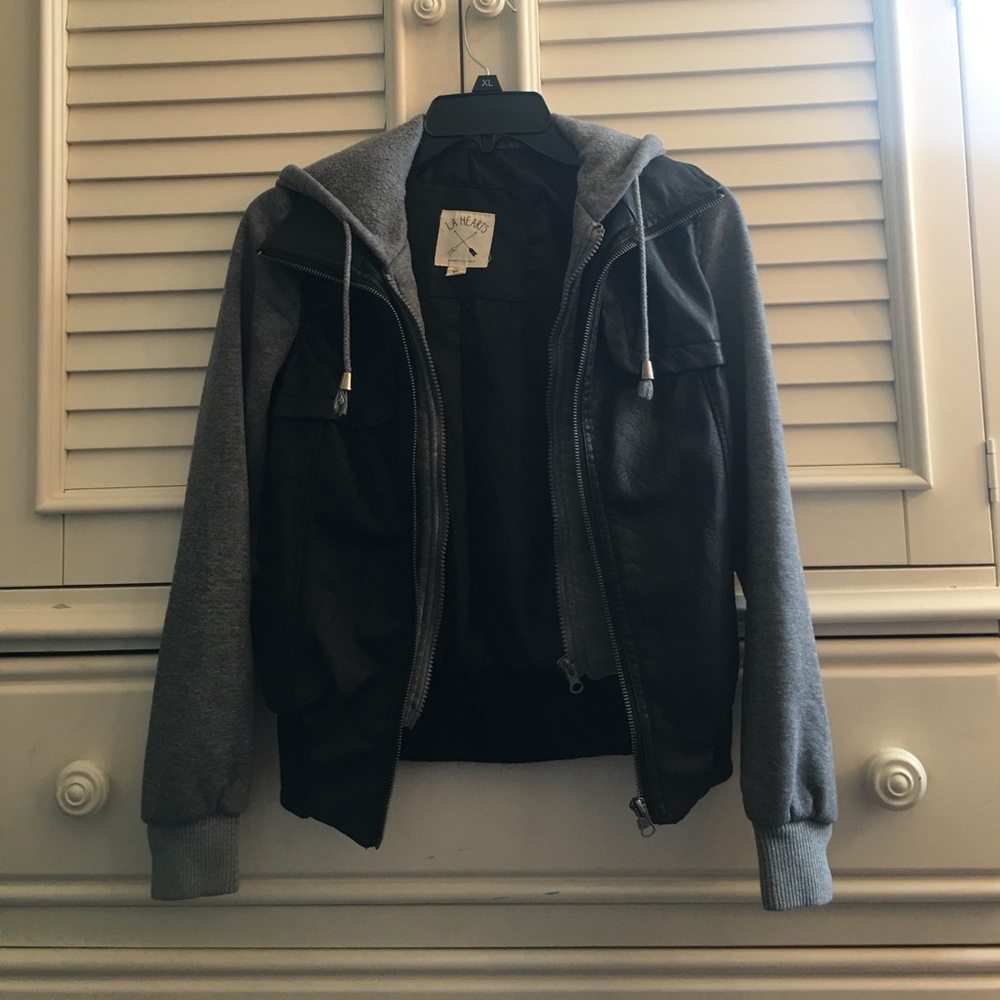 Leather jacket with sweatshirt-fabric sleeves