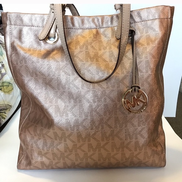 Michael Kors Handbags - Michael Kors Rose Gold Tote