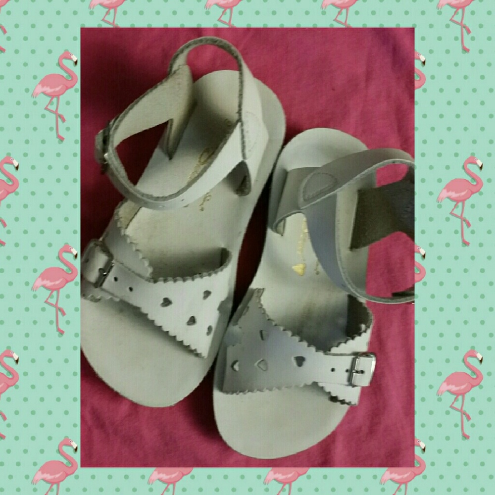 Girls saltwater sandles size 9