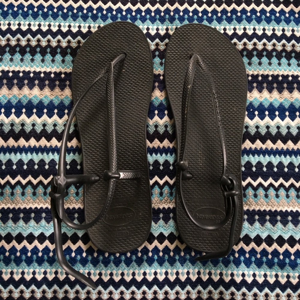 Havaianas black flip flop sandals 7-8