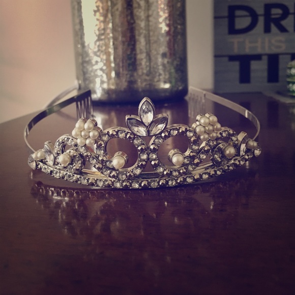Tiara - Picture 1 of 1