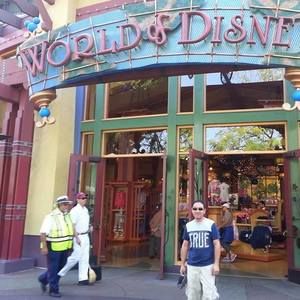 Meet your Posher, Dennis