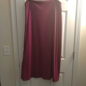 Magenta wideband skirt