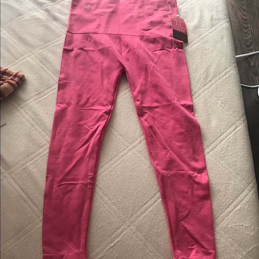 NWT heather Thomson yummie tummie capris! Size-S!!