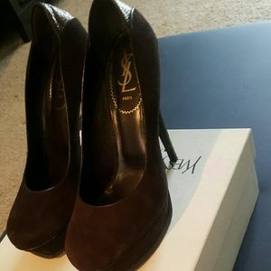 Yves Saint Laurent Shoe Pump