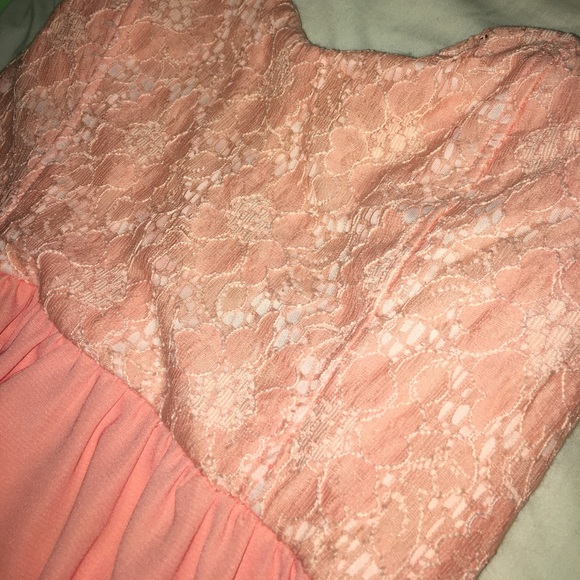 Adorable light coral flowy dress - Picture 2 of 3
