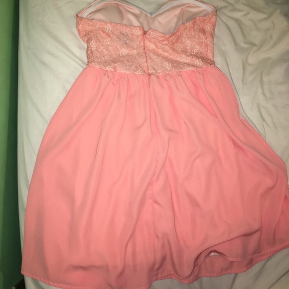 Adorable light coral flowy dress - Picture 3 of 3