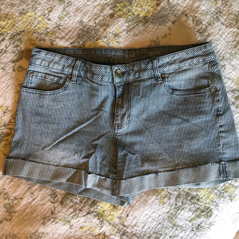Denim striped shorts