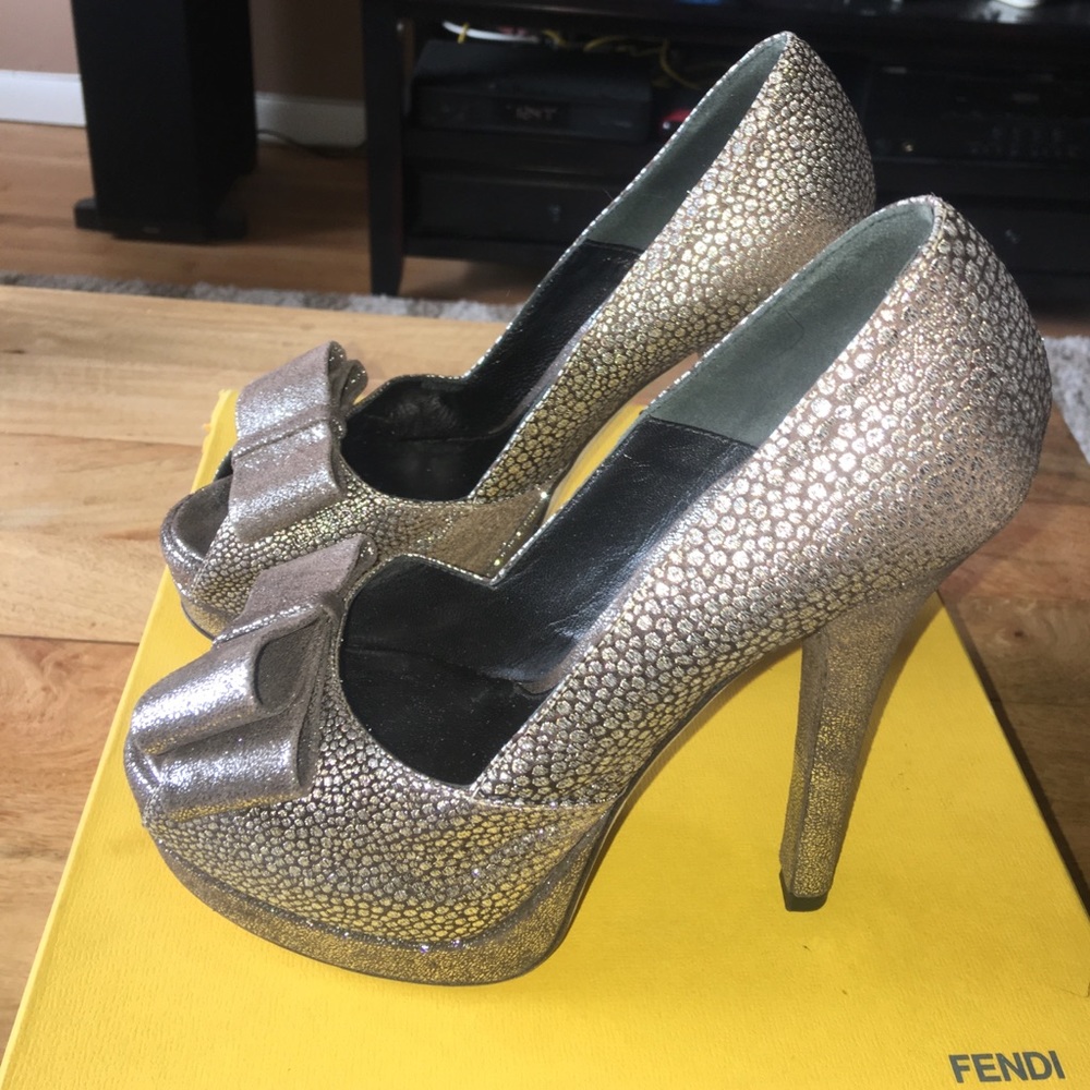 Fendi platform bow Pump _ metallic sz 37