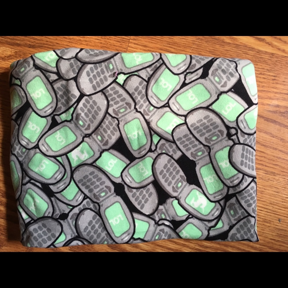 LuLaRoe T&C Cell Phone Print