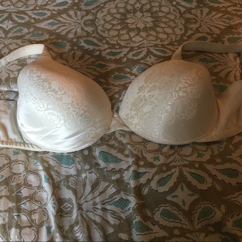 2 Soma Bras/ Bundle This is a steal