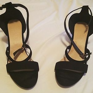 Black Strappy/Chunky Heel