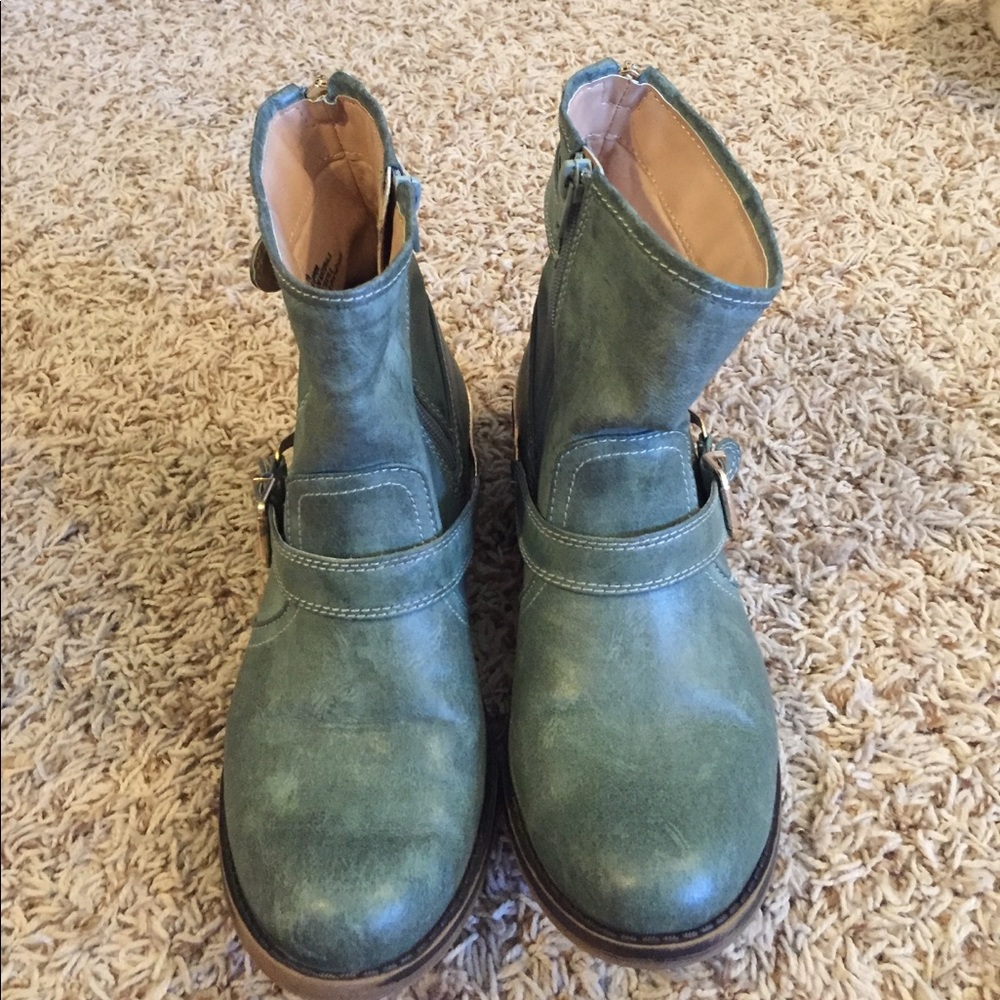 Green leather ankle booties! - Picture 2 of 4