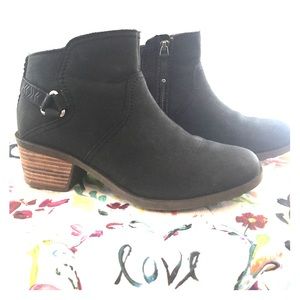 Teva Foxy size 9 black booties