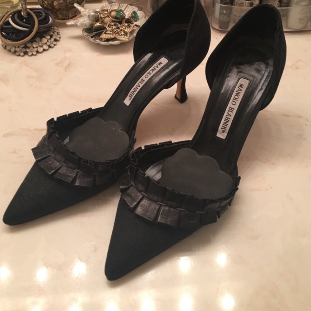 Manolo Blahnik canvas pumps w leather ruffles