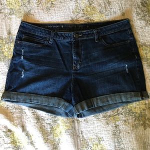 Jennifer Lopez boyfriend denim shorts.