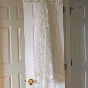 White Spanish Lace Mantilla 38"x80"