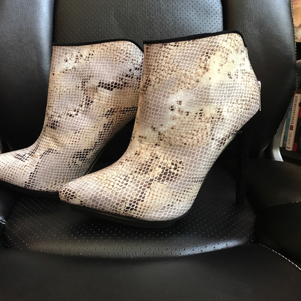 ❤❤MOVING SALE Michael Antonio Bootie💋 New