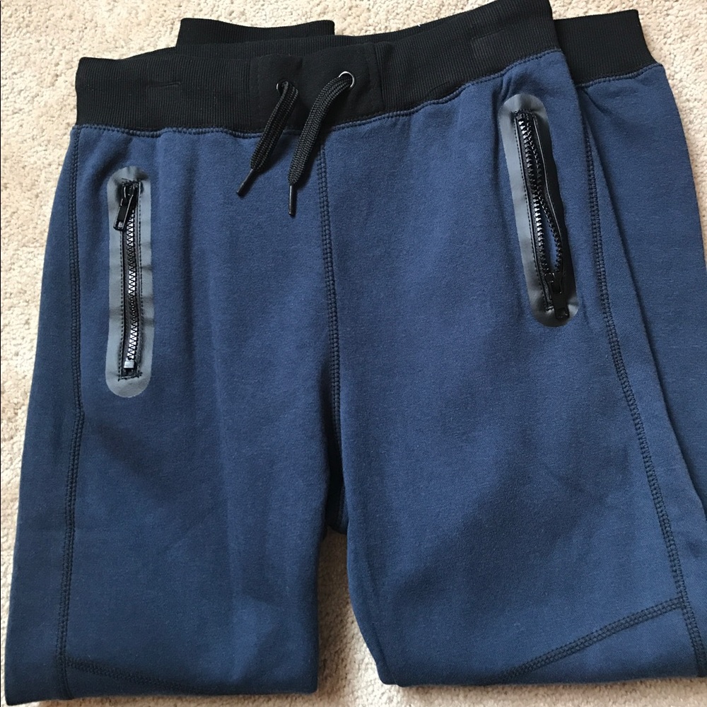 Kids pants. No tags. Excellent condition.
