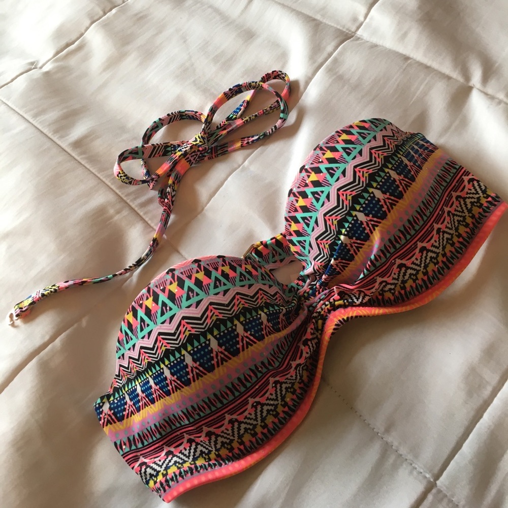 Victoria secret under wire bikini top like new!