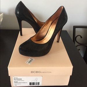 BCBG black shiny snake high heel pump size 7