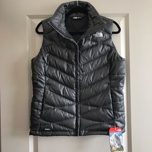 The North Face Black Puffer Vest NWT