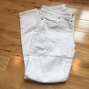 Sz 6 White jeans with zipper at ankle