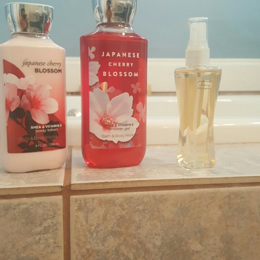 lotion shower gel fragrance mist