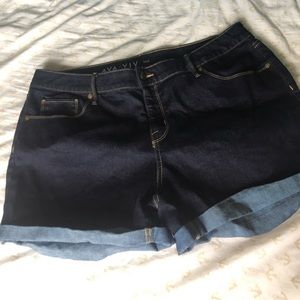 Cute dark wash denim short - cuffed