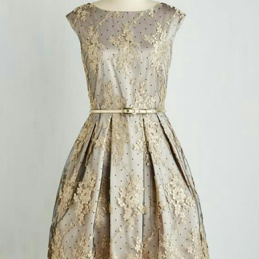 EVENING DRESS in champagne and black