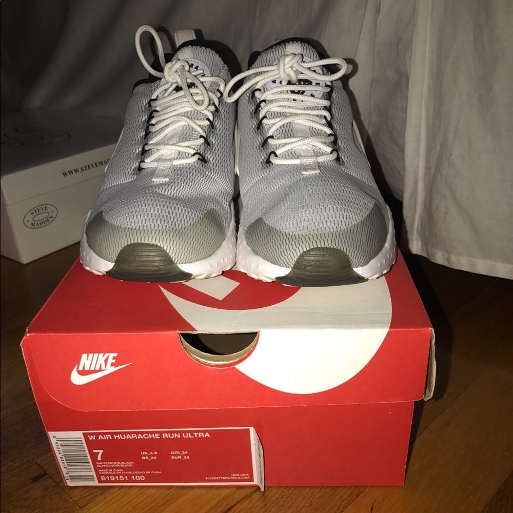 Nike women's huarache size 7