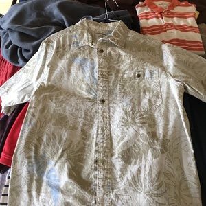 Shirtsleeve button shirt