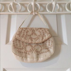 Vintage cloth embroidered beige purse.