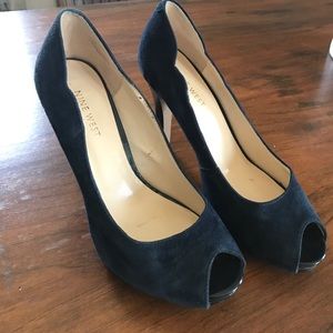 Nine West Blue suede peep toe platforms